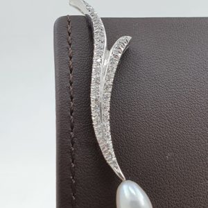 Boucles d’oreille – Diamant et perle de culture